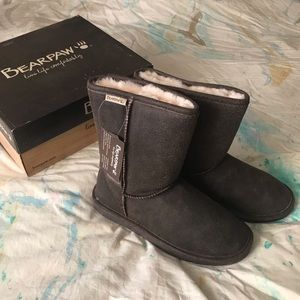 Bearpaw Emma short boot sz 10